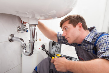 How to Recognize the Telltale Signs of Plumbing Trouble